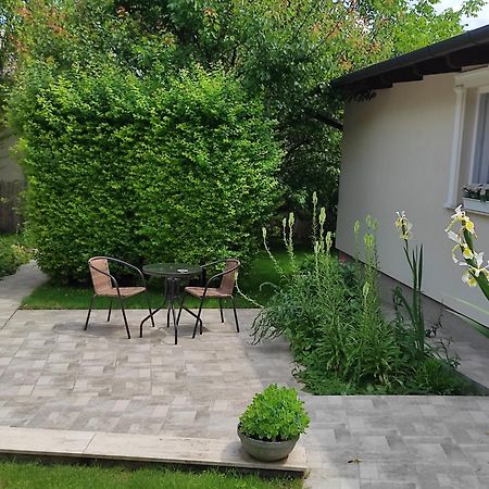 Garden Home Torokbalint Exterior photo