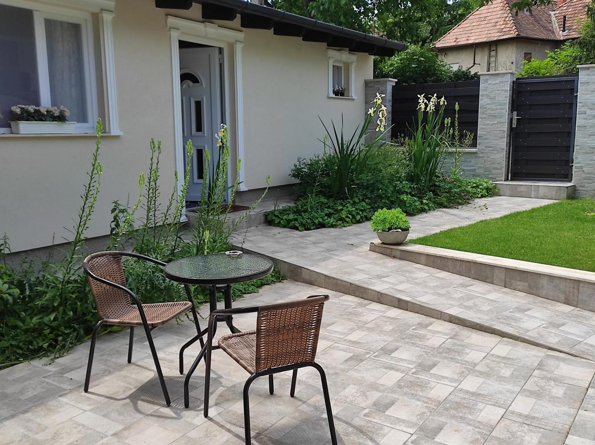 Garden Home Torokbalint Exterior photo