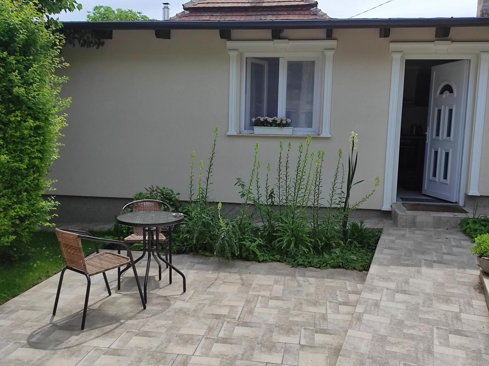 Garden Home Torokbalint Exterior photo